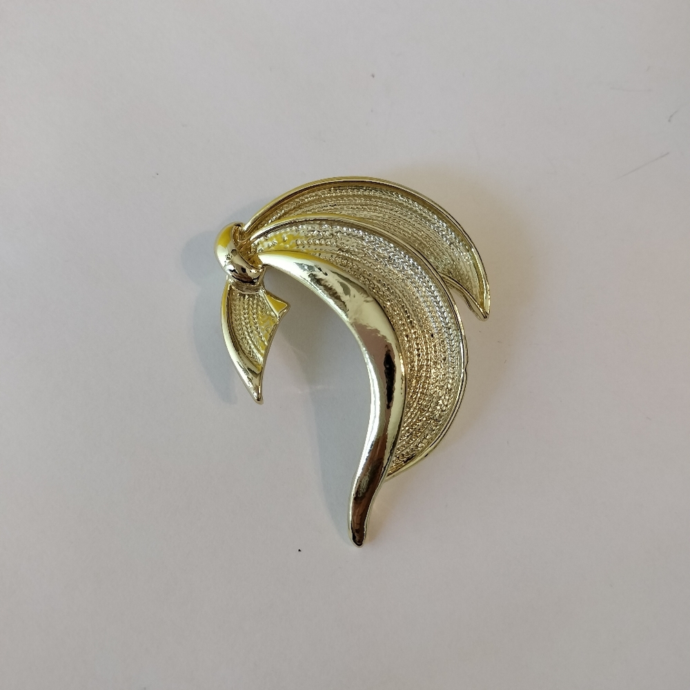 Vintage Goldtone Textured Brooch Lapel Pin